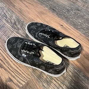 RARE Men’s Skull Vans
